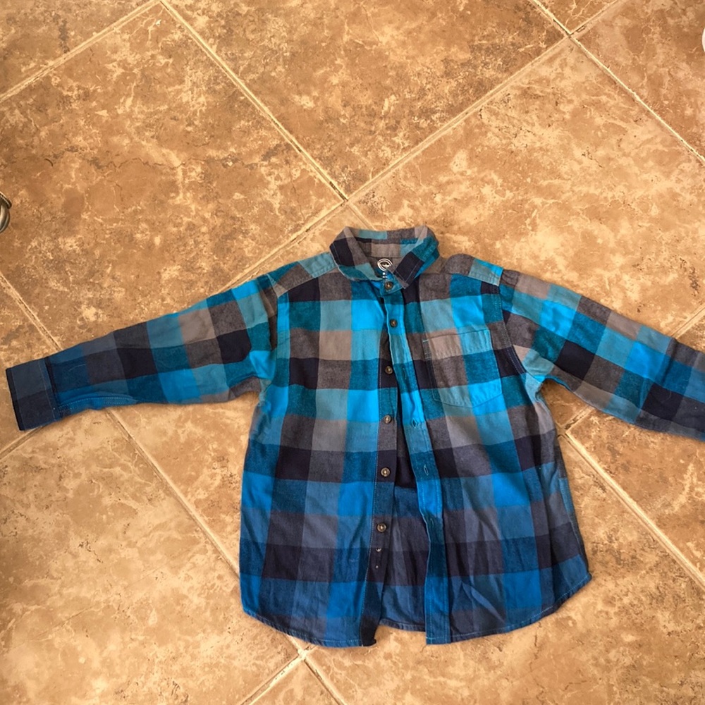 Blue plaid shirt size medium (8)